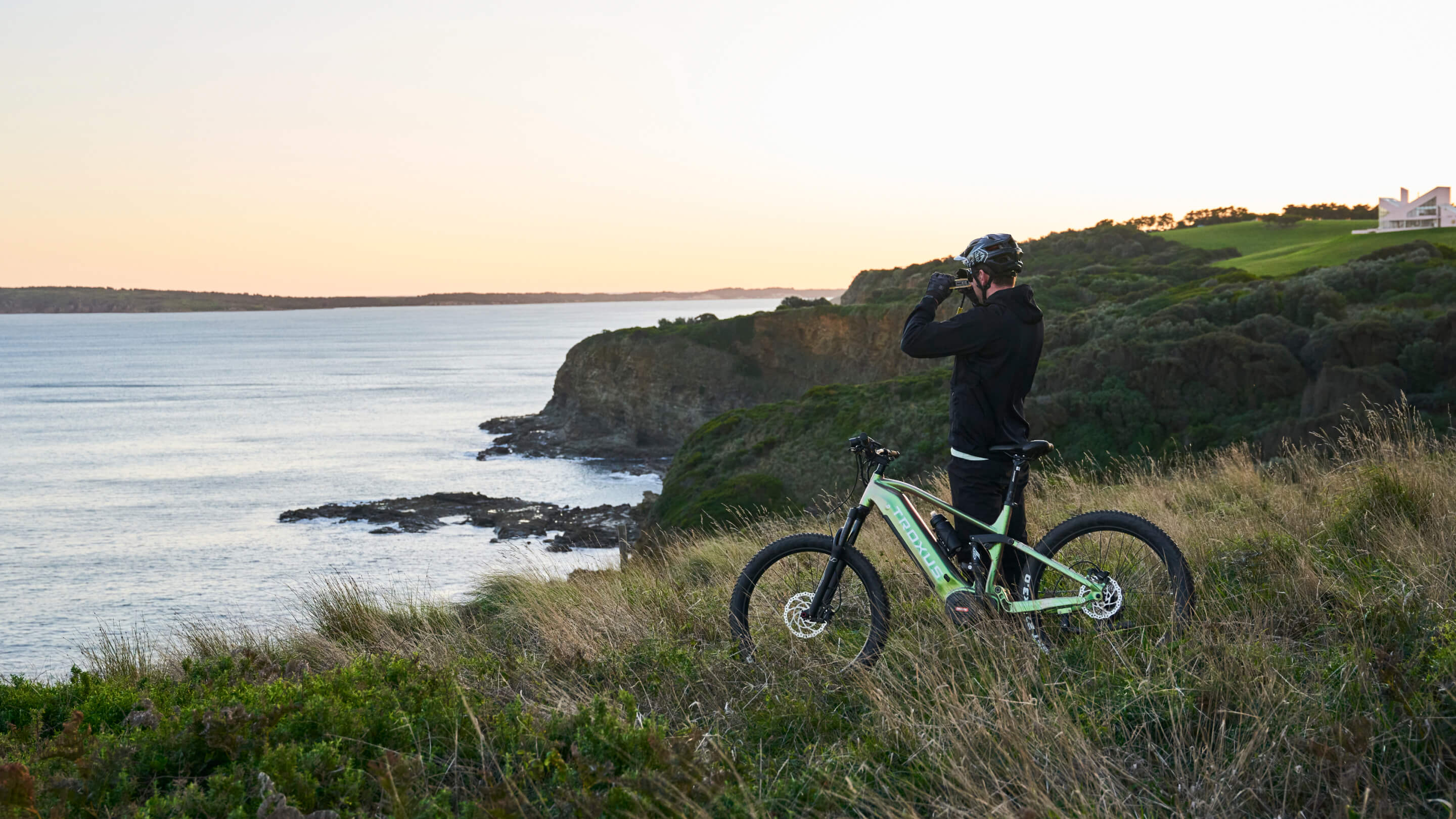 troxus-full-suspension-e-bikes